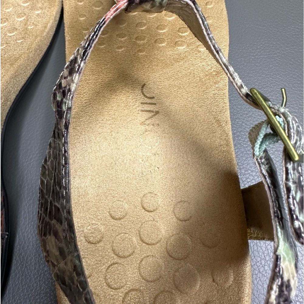 Vionic Snakeskin Pattern Leather T-Strap Multicolored Sandals Size 8 - Picture 11 of 13